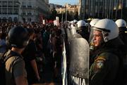 «Ή θα νικήσουμε ή θα νικήσουμε»: Πλήθος κόσμου στο Σύνταγμα για τα Προσφυγικά και τον Αριστοτέλη Χαντζή