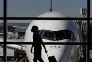 Έκλεισε η συμφωνία ορόσημο για τα αεροπορικά ταξίδια στην ΕΕ: Τι αλλάζει για χειραποσκευές και αποζημιώσεις