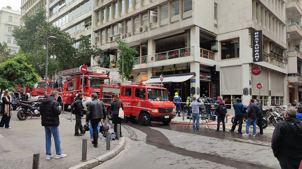 Πυρκαγιά στην οδό Μητροπόλεως Πυρκαγιά στην οδό Μητροπόλεως