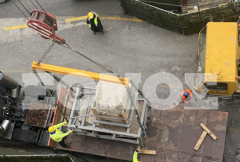 Απόσπαση αρχαιοτήτων στο σταθμό Βενιζέλου Απόσπαση αρχαιοτήτων στο σταθμό Βενιζέλου