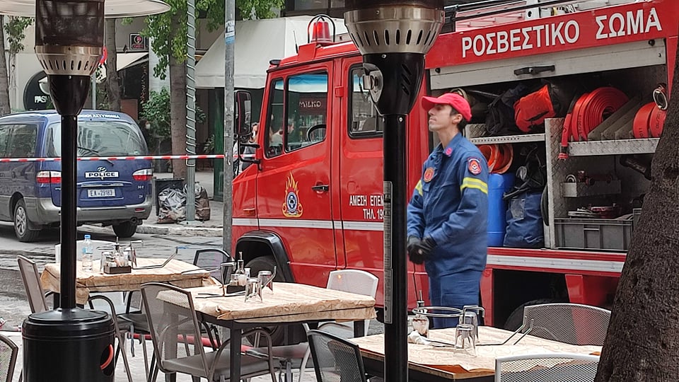 Πυρκαγιά στην οδό Μητροπόλεως Πυρκαγιά στην οδό Μητροπόλεως