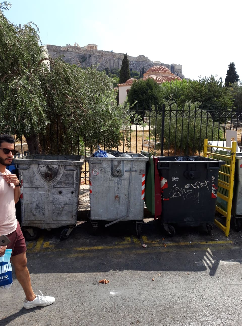Κάδοι βιβλιοθήκη Αδριανού.jpg Κάδοι βιβλιοθήκη Αδριανού.jpg