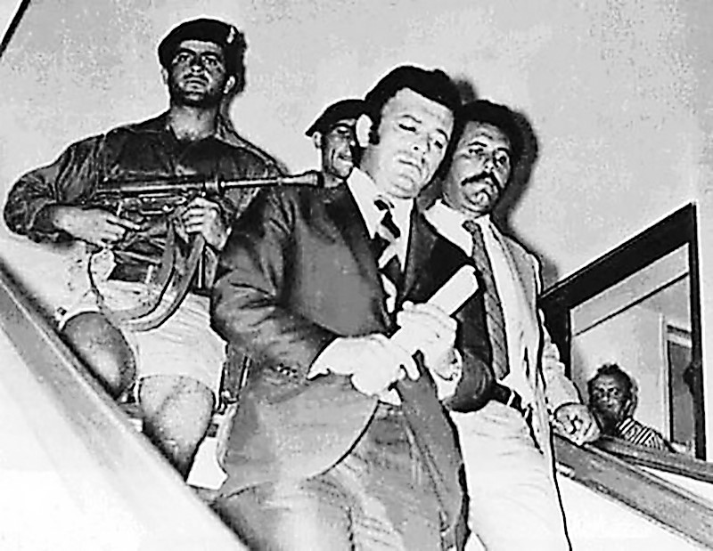 sampson_nikos.jpg Ο διορισµένος από τη χούντα 39χρονος Νίκος Σαµψών, µέλος του απελευθερωτικού αγώνα της ΕΟΚΑ και πάλαι ποτέ φιλοµακαριακός (ΕΘΝΟΣ)