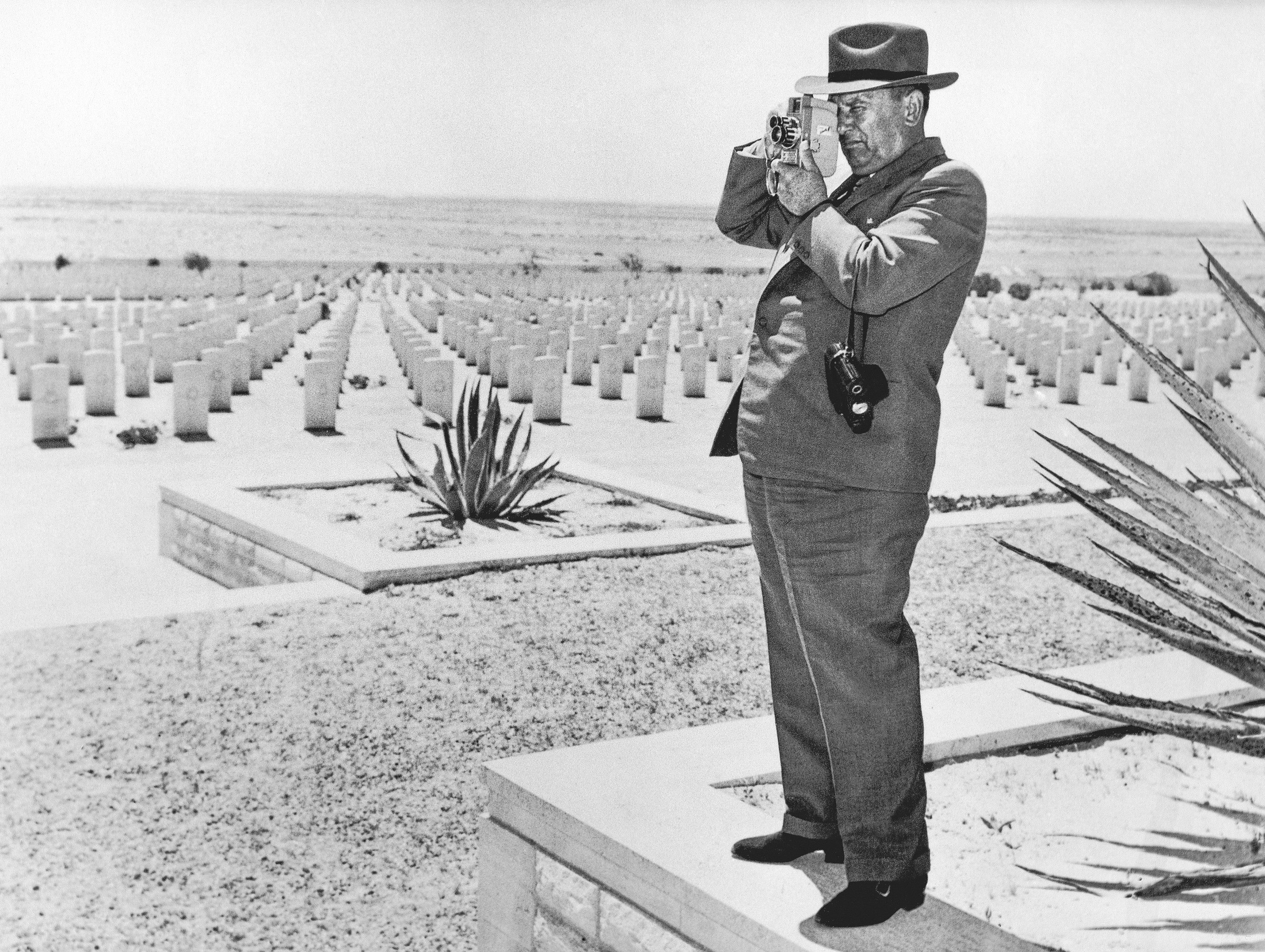 Ο ΤΙΤΟ στις 29 Νοεμβρίου του 1943 πέρασε απόφαση που προέβλεπε ότι υπάρχει ξεχωριστό μακεδονικό έθνος και ότι ιδρύεται μακεδονικό κράτος. Ο ΤΙΤΟ στις 29 Νοεμβρίου του 1943 πέρασε απόφαση που προέβλεπε ότι υπάρχει ξεχωριστό μακεδονικό έθνος και ότι ιδρύεται μακεδονικό κράτος.