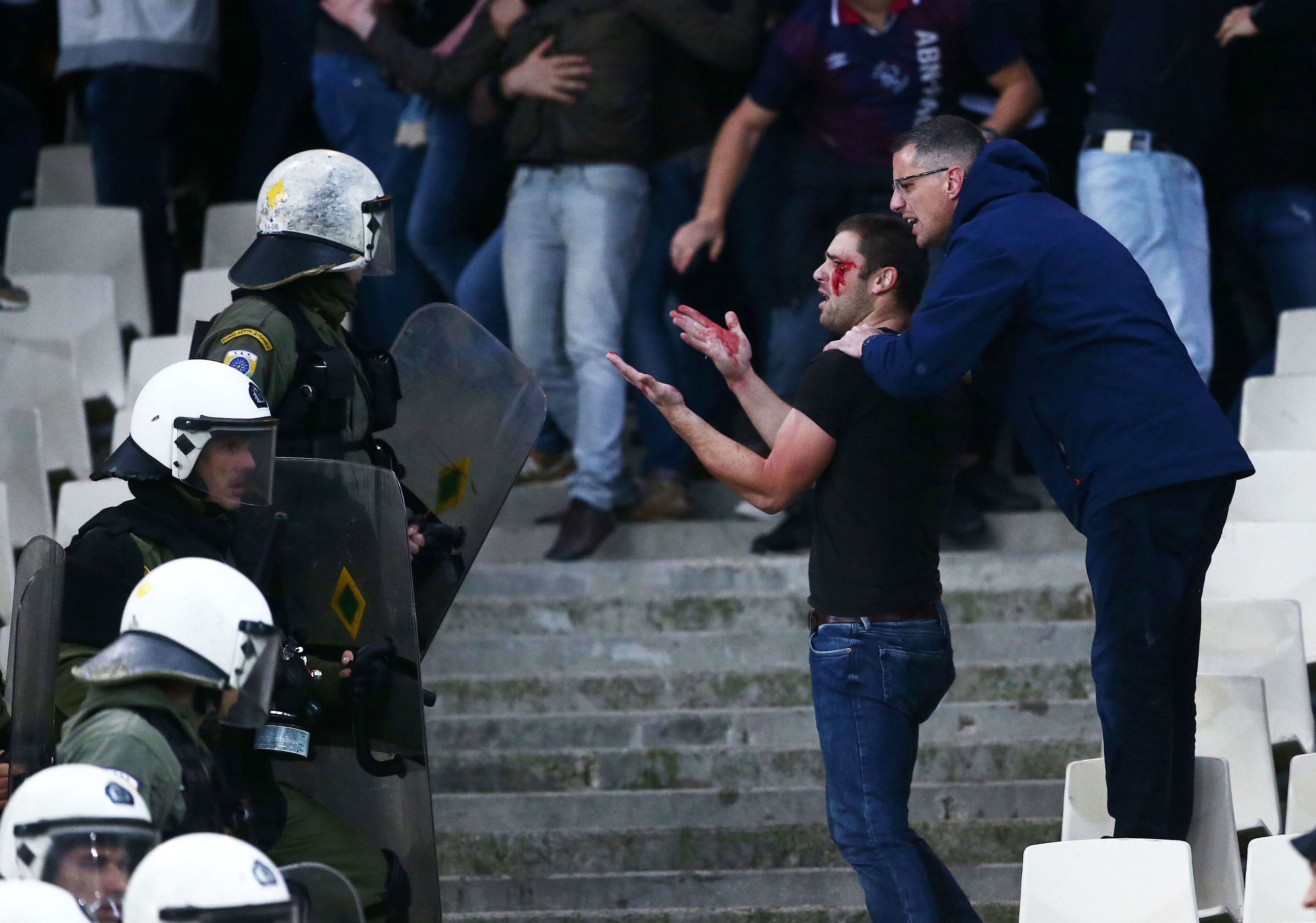 aek21.jpg ΑΕΚ - Άγιαξ επεισόδια