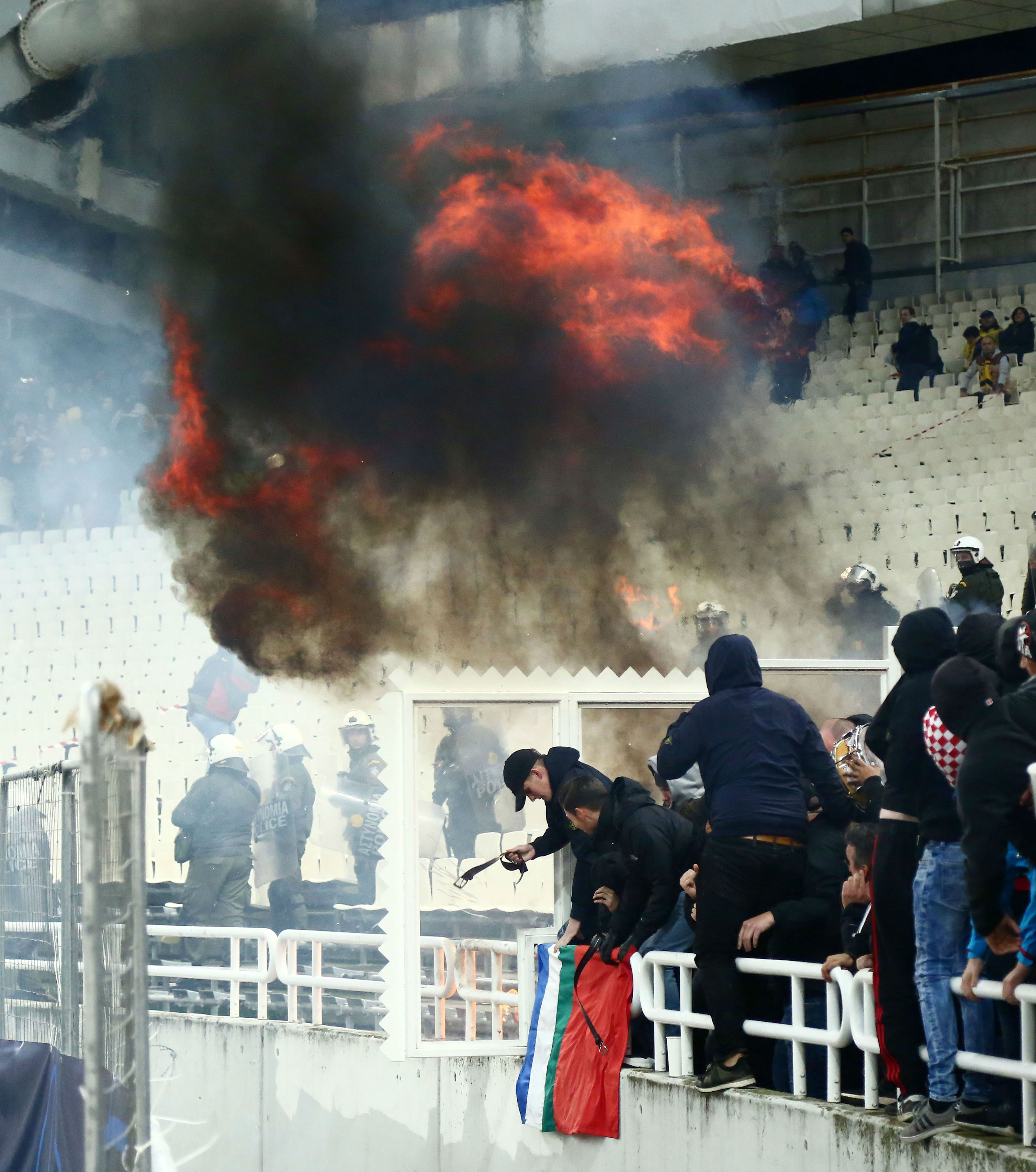 aek51.jpg ΑΕΚ - Άγιαξ επεισόδια