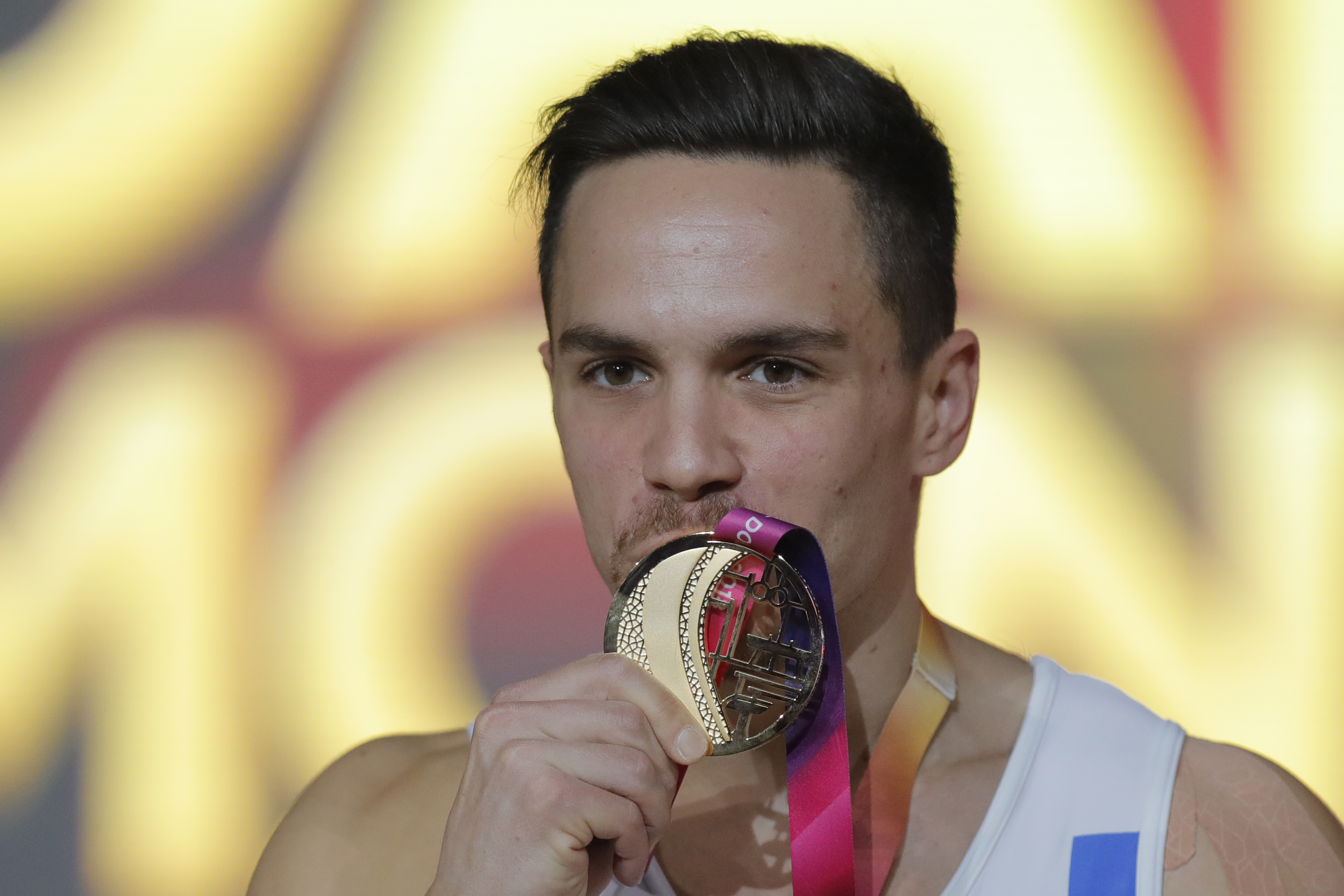 ap_18306609370210.jpg Χρυσό στον Πετρούνια