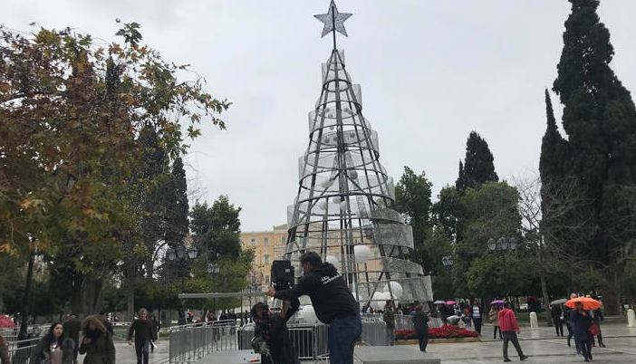 dentro2.png Προετοιμασίες για το δέντρο στην Πλατεία Συντάγματος