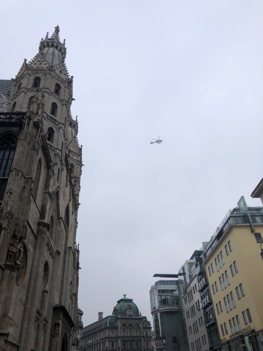 helicopterv.jpg helicopterv.jpg