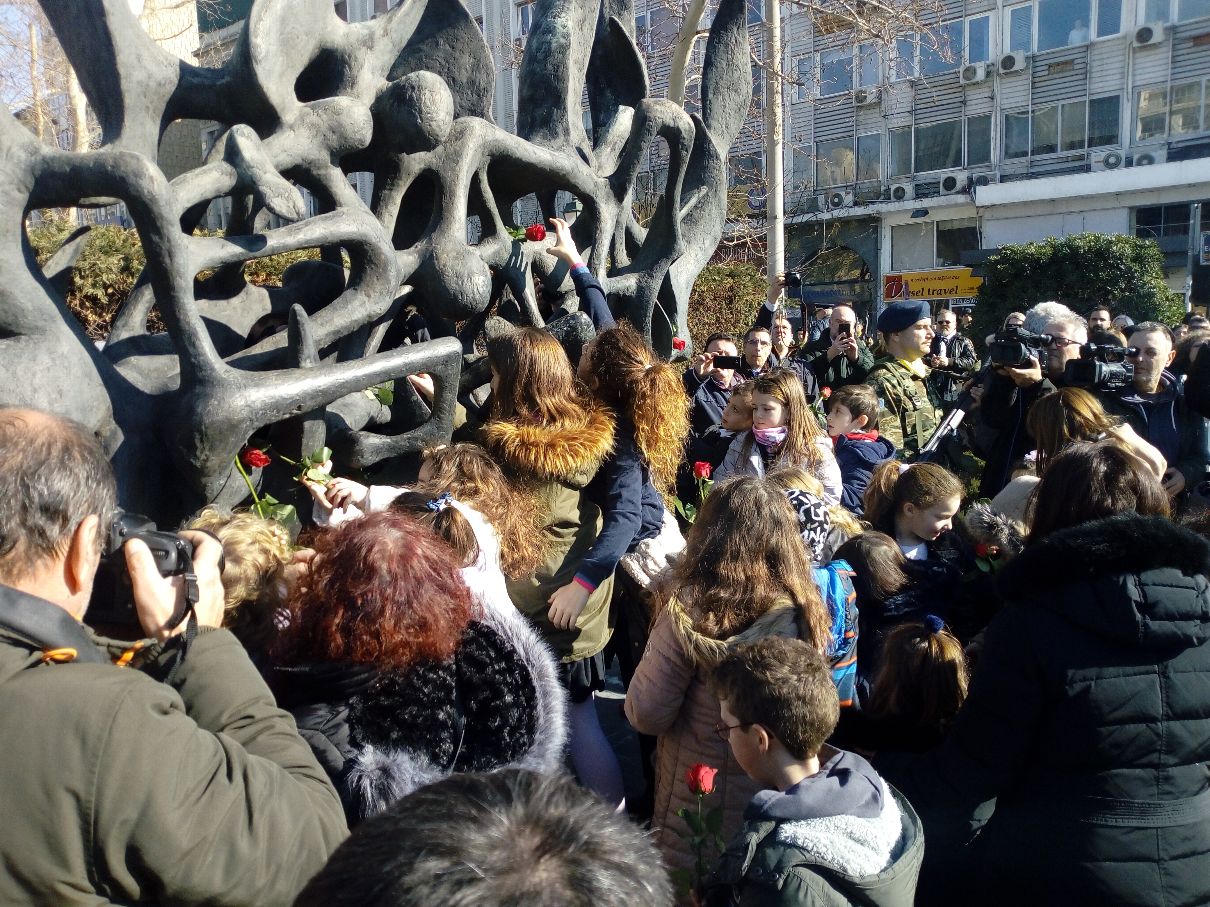 thes8.jpg Ημέρα μνήμης Ολοκαυτώματος