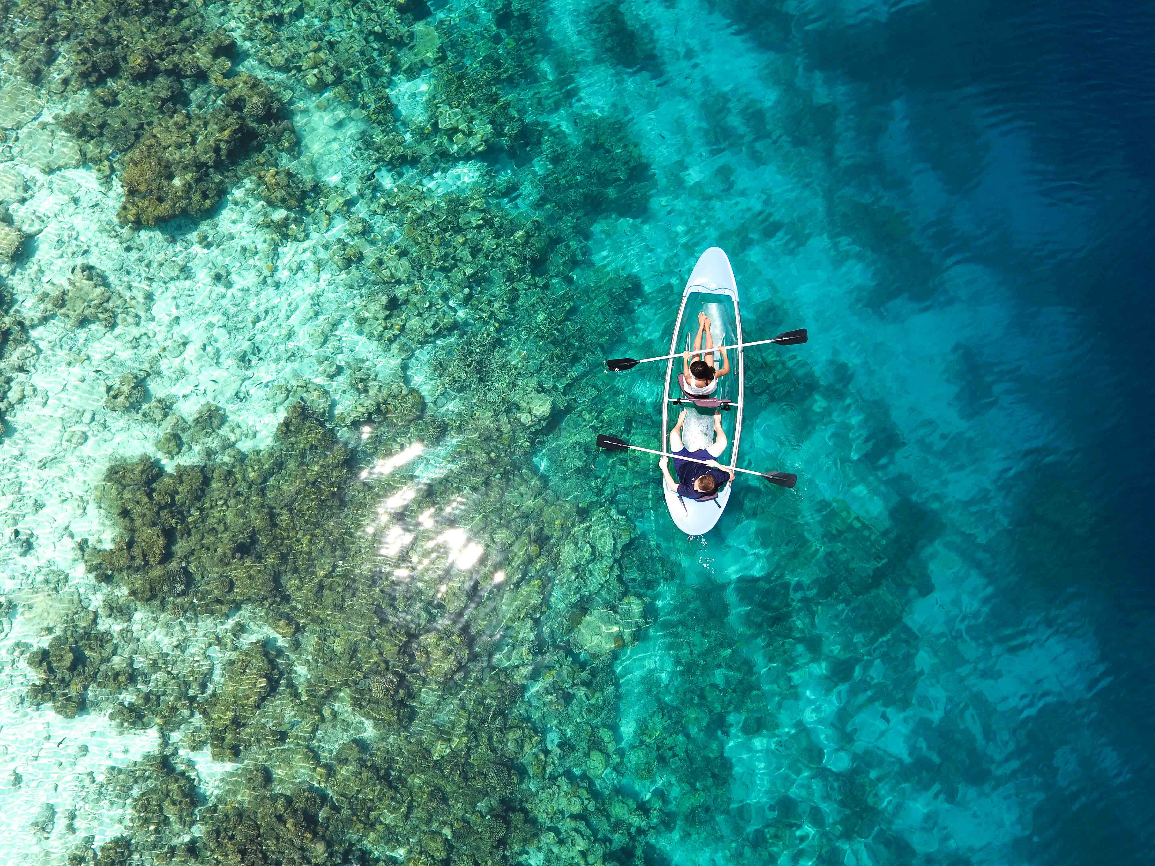 aerial-shot-bird-s-eye-view-boat-1320684.jpg Νήσοι Μαλδίβες