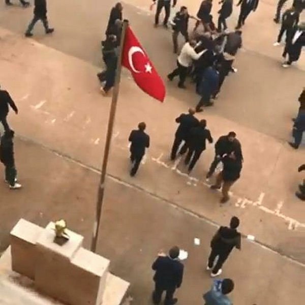 0x0-son-dakika-sanliurfada-muhtarlik-kavgasi-cok-sayida-yarali-var-1554036344953.jpg 0x0-son-dakika-sanliurfada-muhtarlik-kavgasi-cok-sayida-yarali-var-1554036344953.jpg