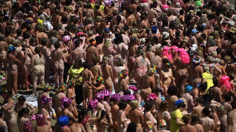 irish3.jpg Η δράση «Strip and Dip» στην Ιρλανδία (foto: Clodagh Kilcoyne, Reuters)