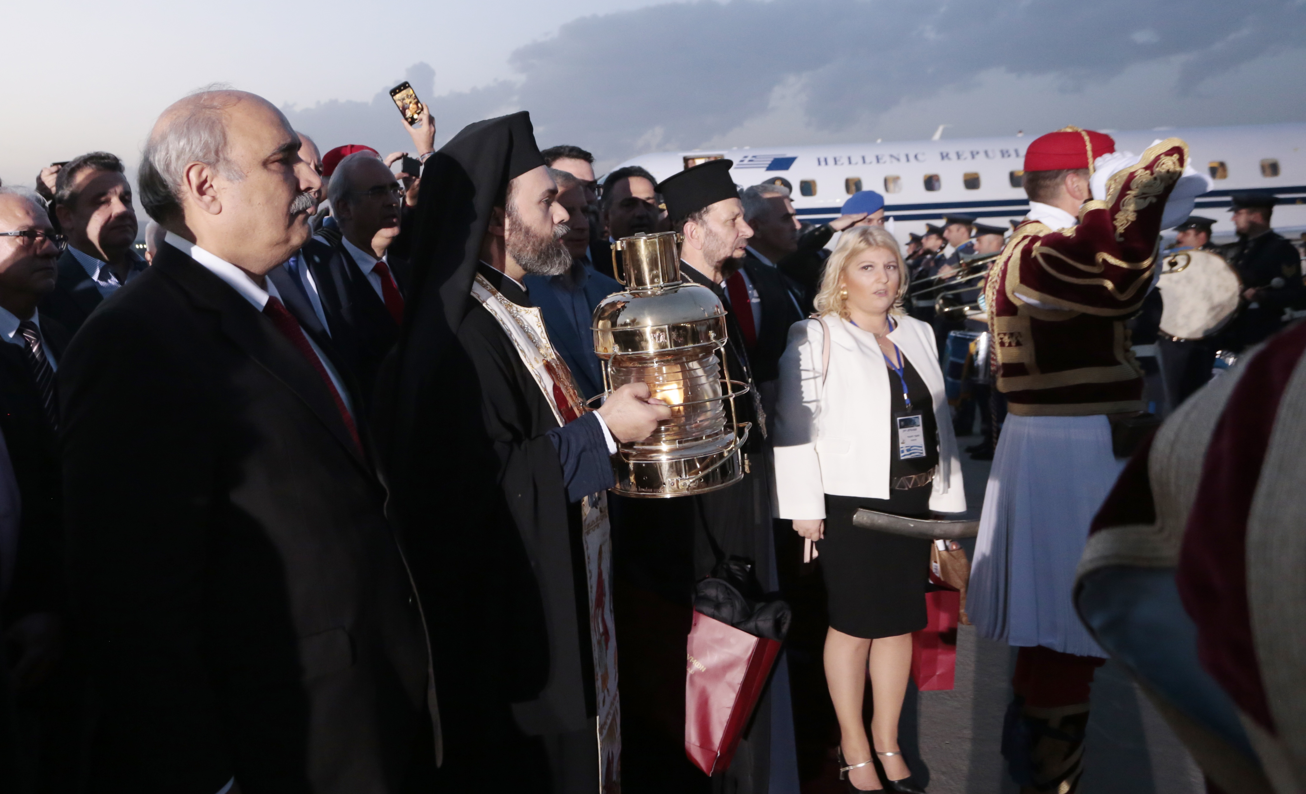 4790142.jpg Στην Ελλάδα το Άγιο Φως