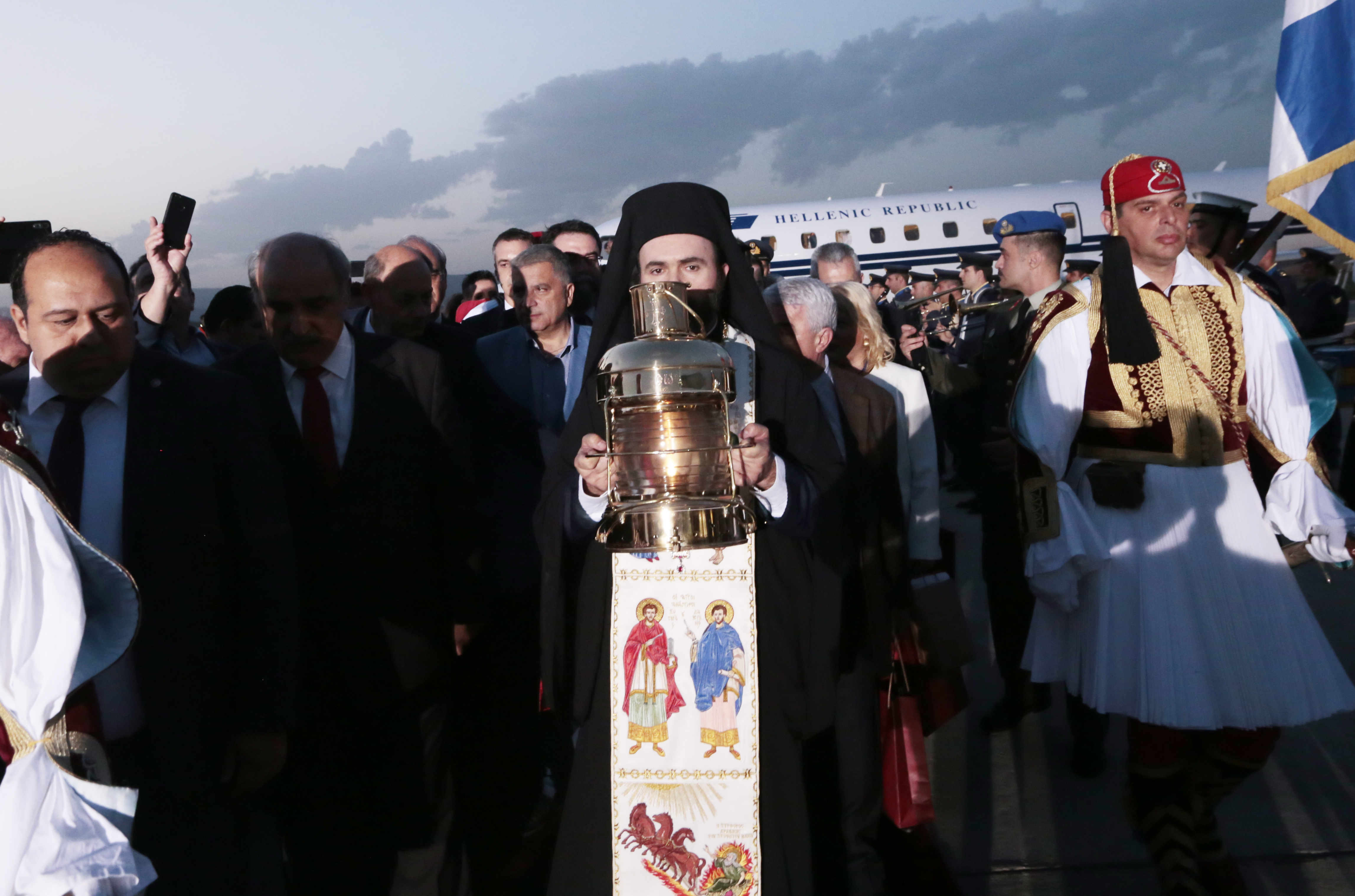 4790144.jpg Στην Ελλάδα το Άγιο Φως