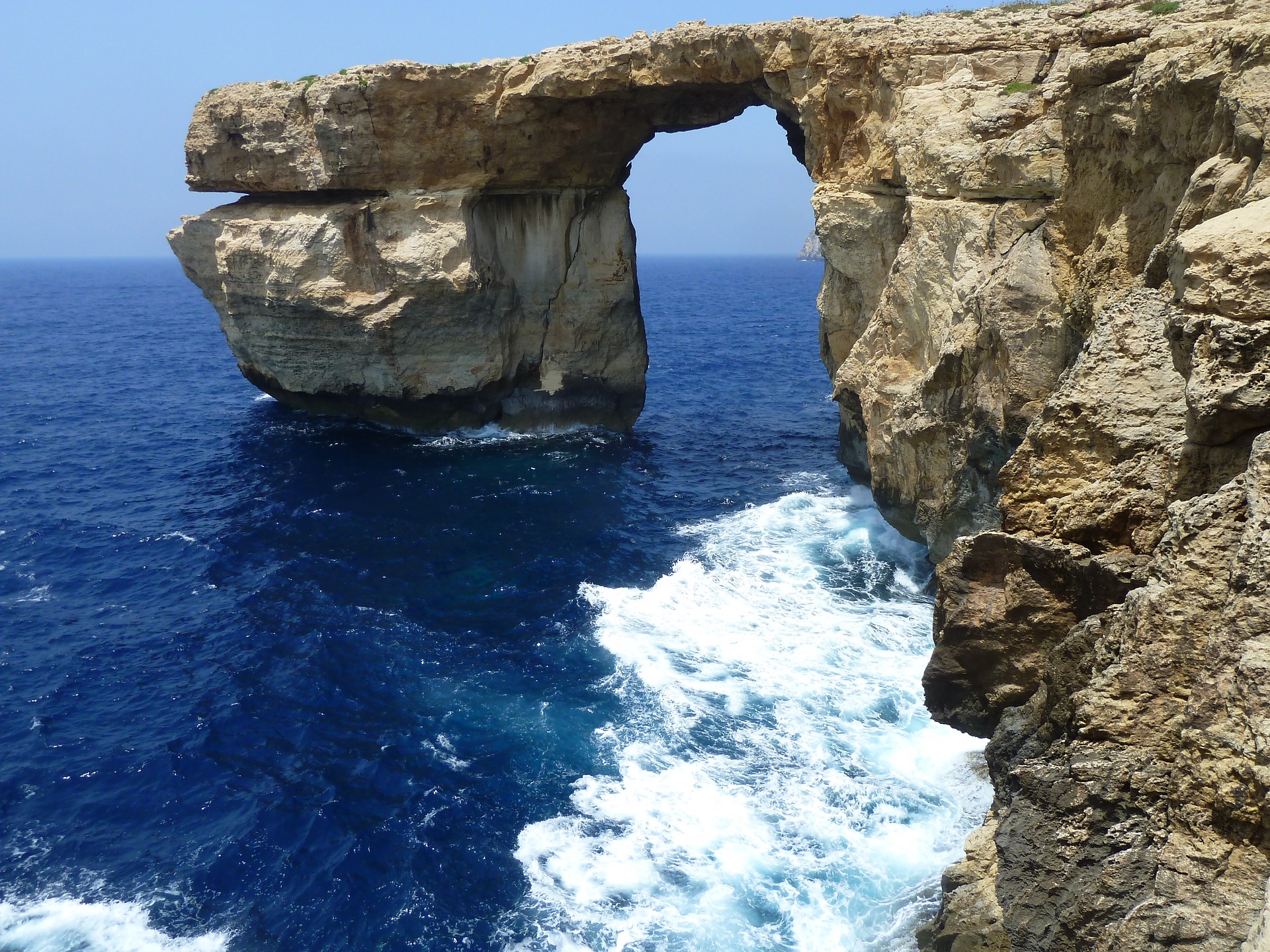 azure-window-2715329_1920.jpg azure-window-2715329_1920.jpg