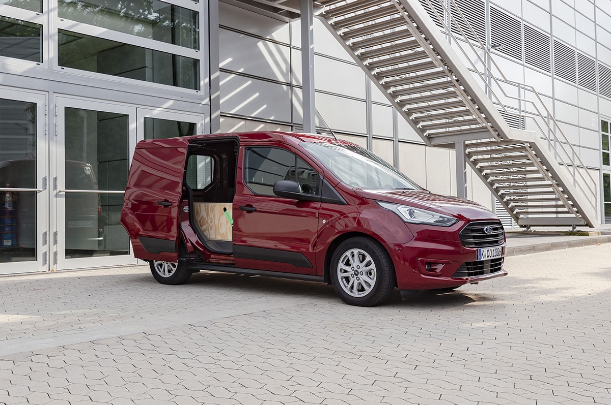 05_transit_connect_van_l1_kapur_red_2018_hr_rgb_crop_copy.jpg 05_transit_connect_van_l1_kapur_red_2018_hr_rgb_crop_copy.jpg