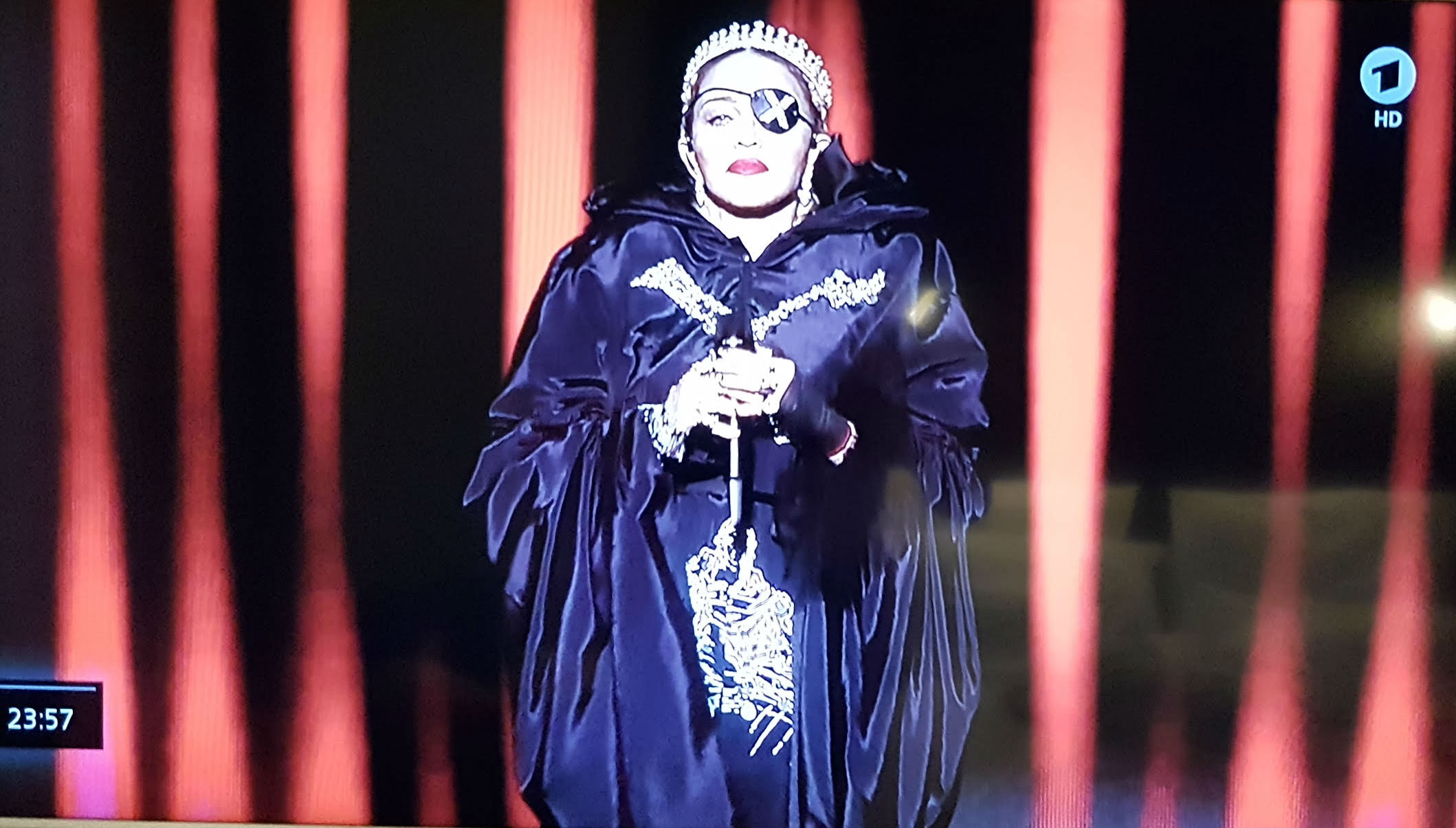 madonna_03.jpg madonna_03.jpg