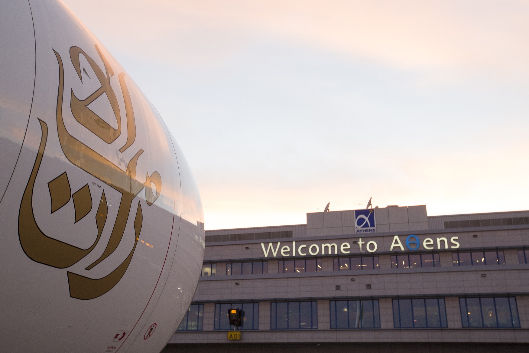 ath_2244.jpg Το εμβληματικό αεροσκάφος Α380 στην Αθήνα