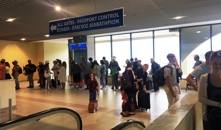 rodiaki3.jpg Ουρές στο αεροδρόμιο Ρόδου