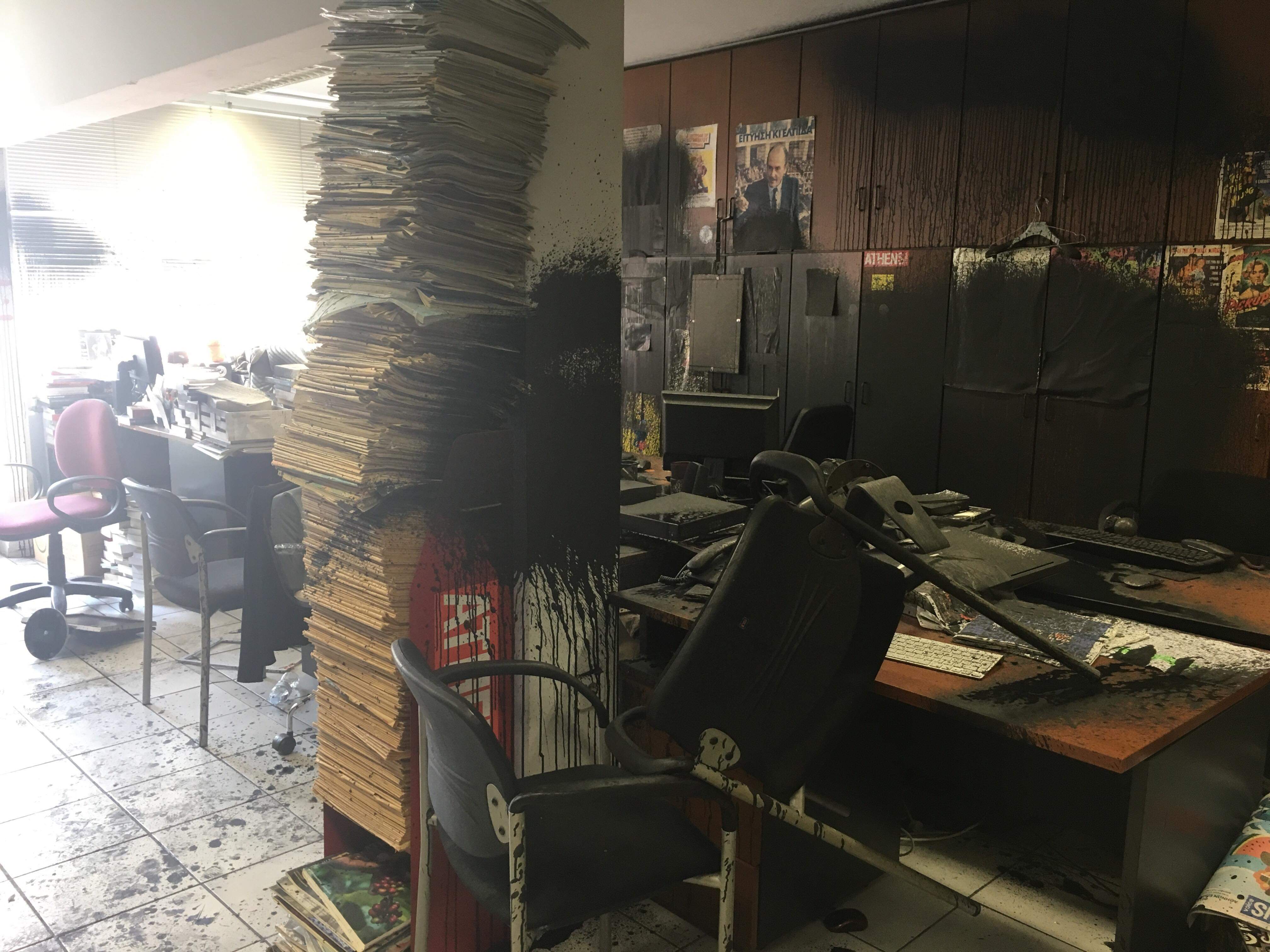 epithesi-stin-athens-voice2.jpeg επίθεση στα γραφεία της Athens Voice