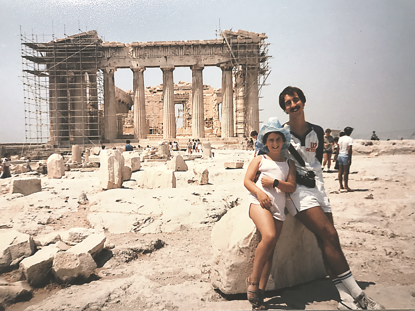 untitled.png «Εχω ταξιδέψει µία φορά στην Ελλάδα µε τους γονείς µου. Πήγαµε στην Αθήνα, στον Βόλο, στους Δελφούς και στην Κεφαλονιά» λέει ο διάσηµος σχεδιαστής