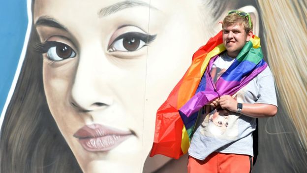 grande.pride_.jpg grande.pride_.jpg