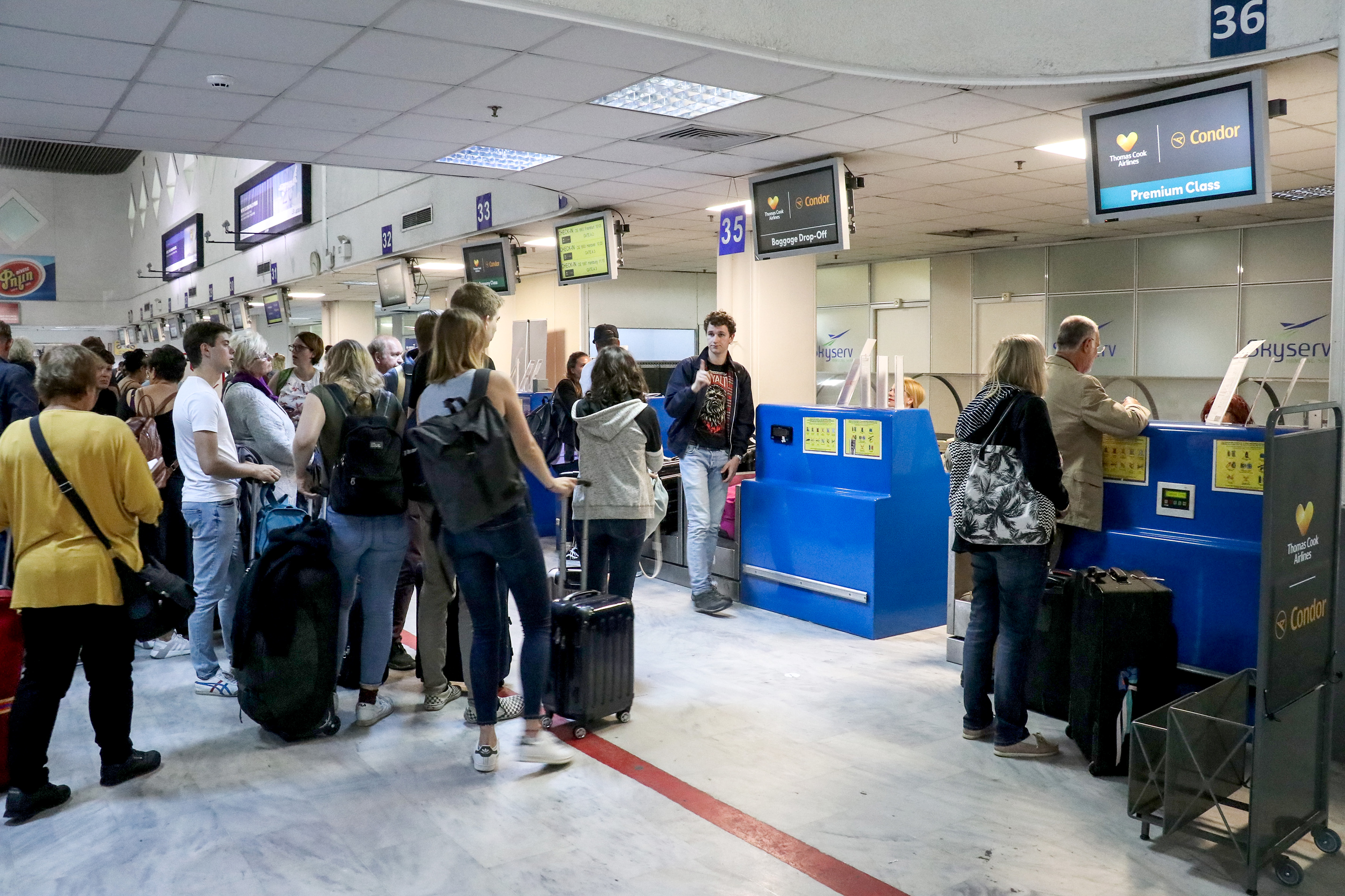 4905217.jpg Τουρίστες στο αεροδρόμιο του Ηρακλείου