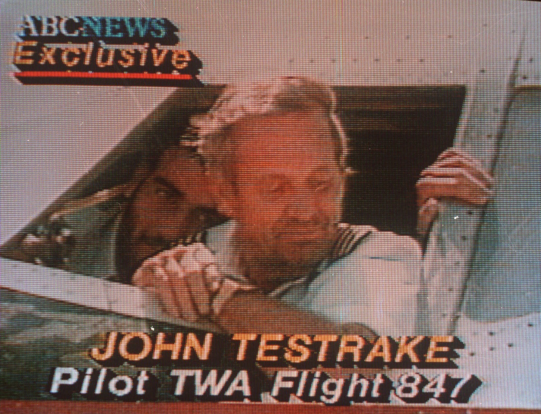 ap_8506010126.jpg Αεροπειρατεία 1985 σε πτήση της TWA