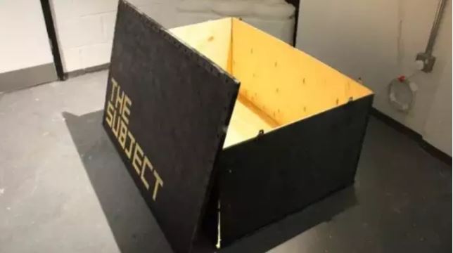 feretro2.jpg Το μικρότερο escape room του κόσμου