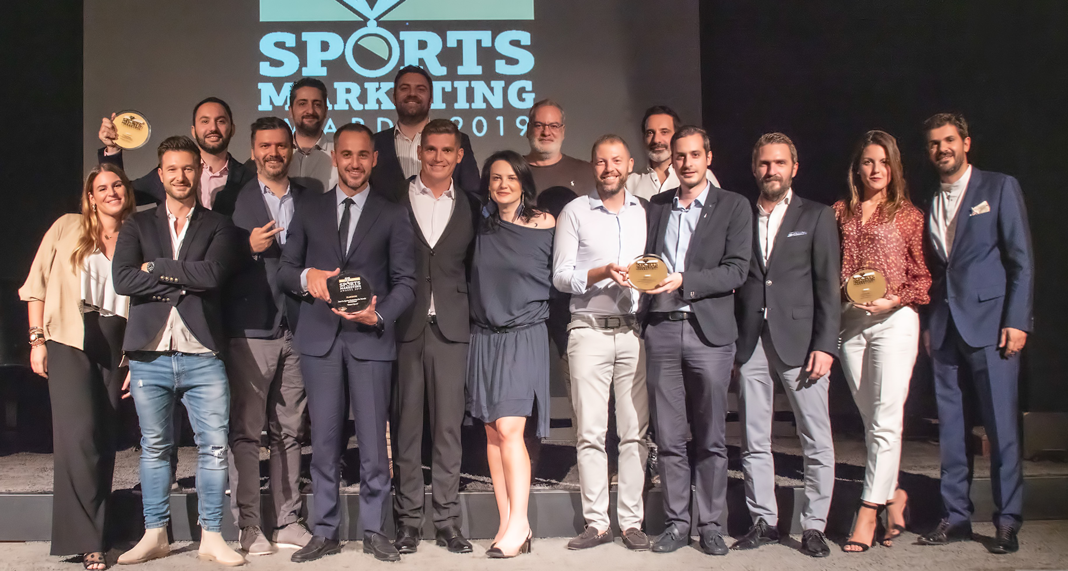 stoiximan_winners_-_marketing_awards_2019.jpg Σώσσωμη η ομάδα της Stoiximan και οι συνεργάτες της στην τελετή απονομής των Sports Marketing Awards
