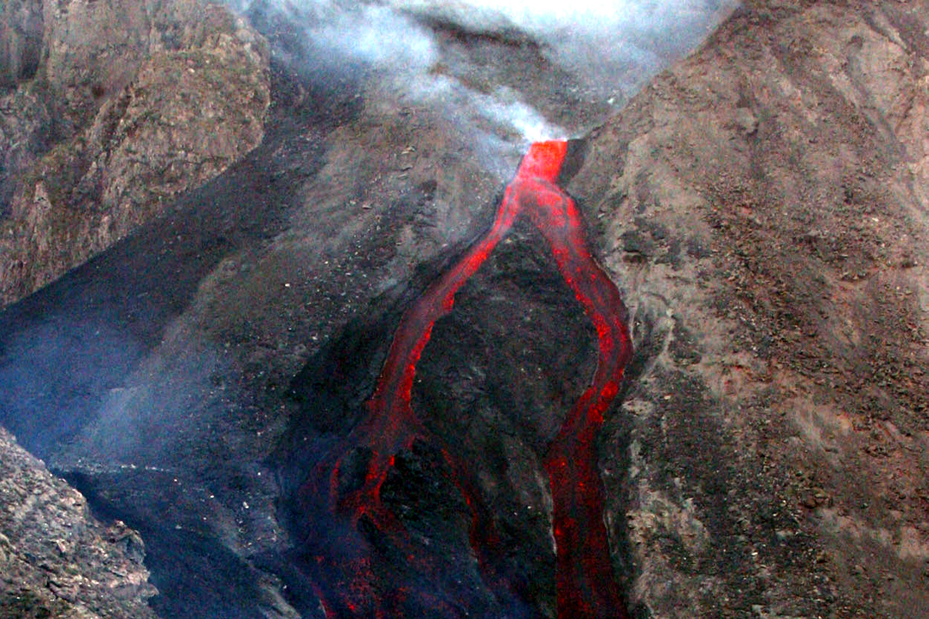 ap_070228039874.jpg Νησί Stromboli