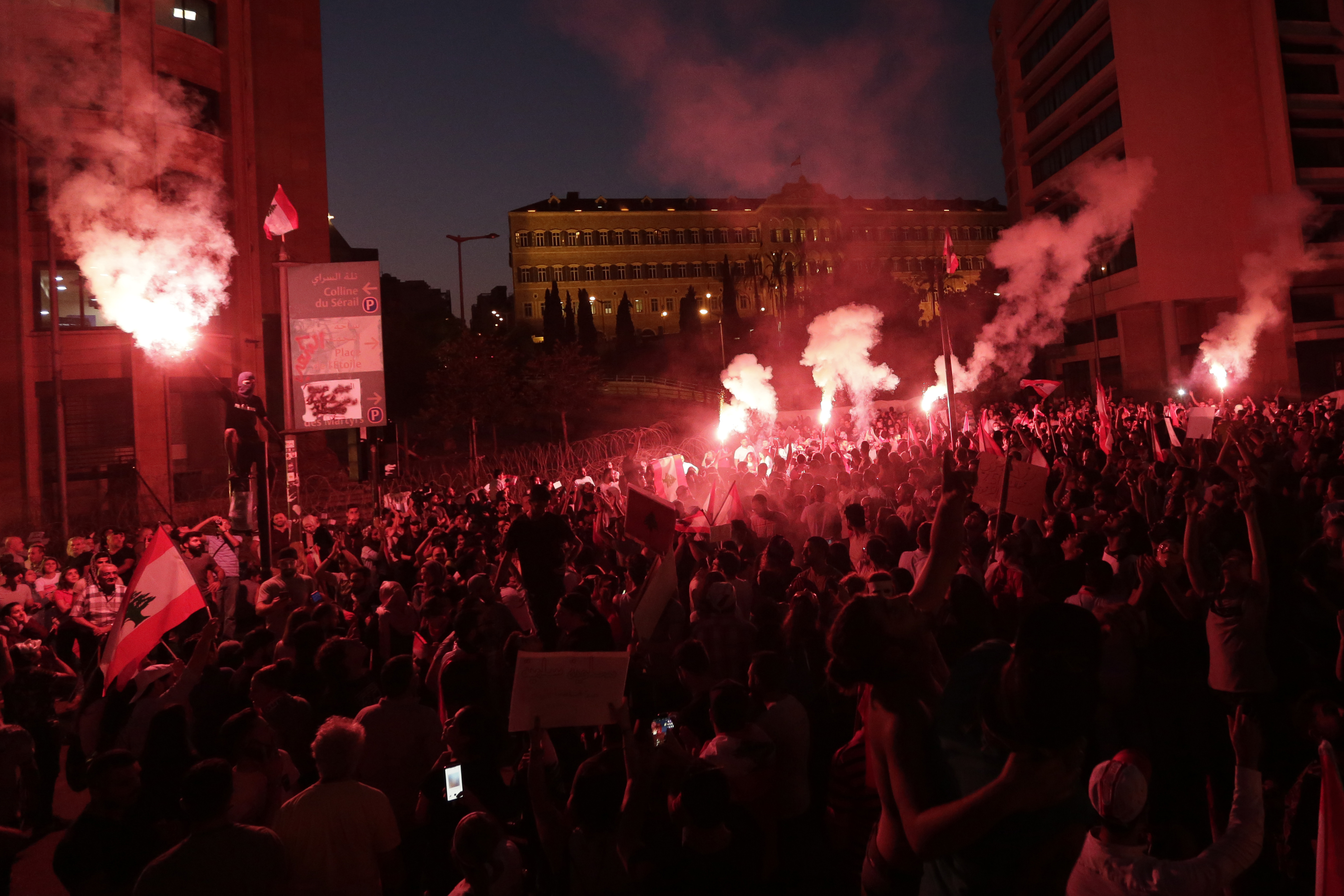 ap_19294605401203.jpg Διαδηλώσεις στο Λίβανο