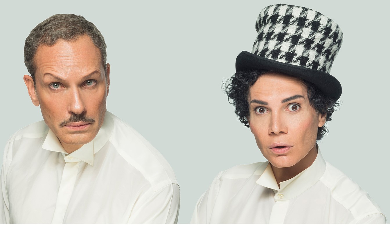 d_tsmbdom_gthxgthxksm_-_isznhdom_gszsksgom.jpg Ο Βασίλης Κούκουρας με τον Παντελή Καναράκη σε στιγμιότυπο από τη θεατρική παράσταση «Ξενοδοχείον ο Παράδεισος».