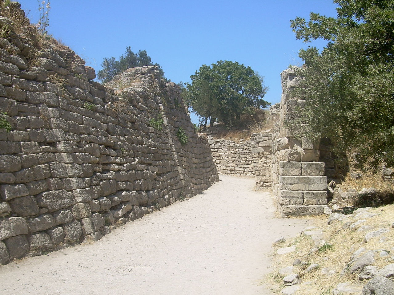 1280px-walls_of_troy_1.jpg 1280px-walls_of_troy_1.jpg