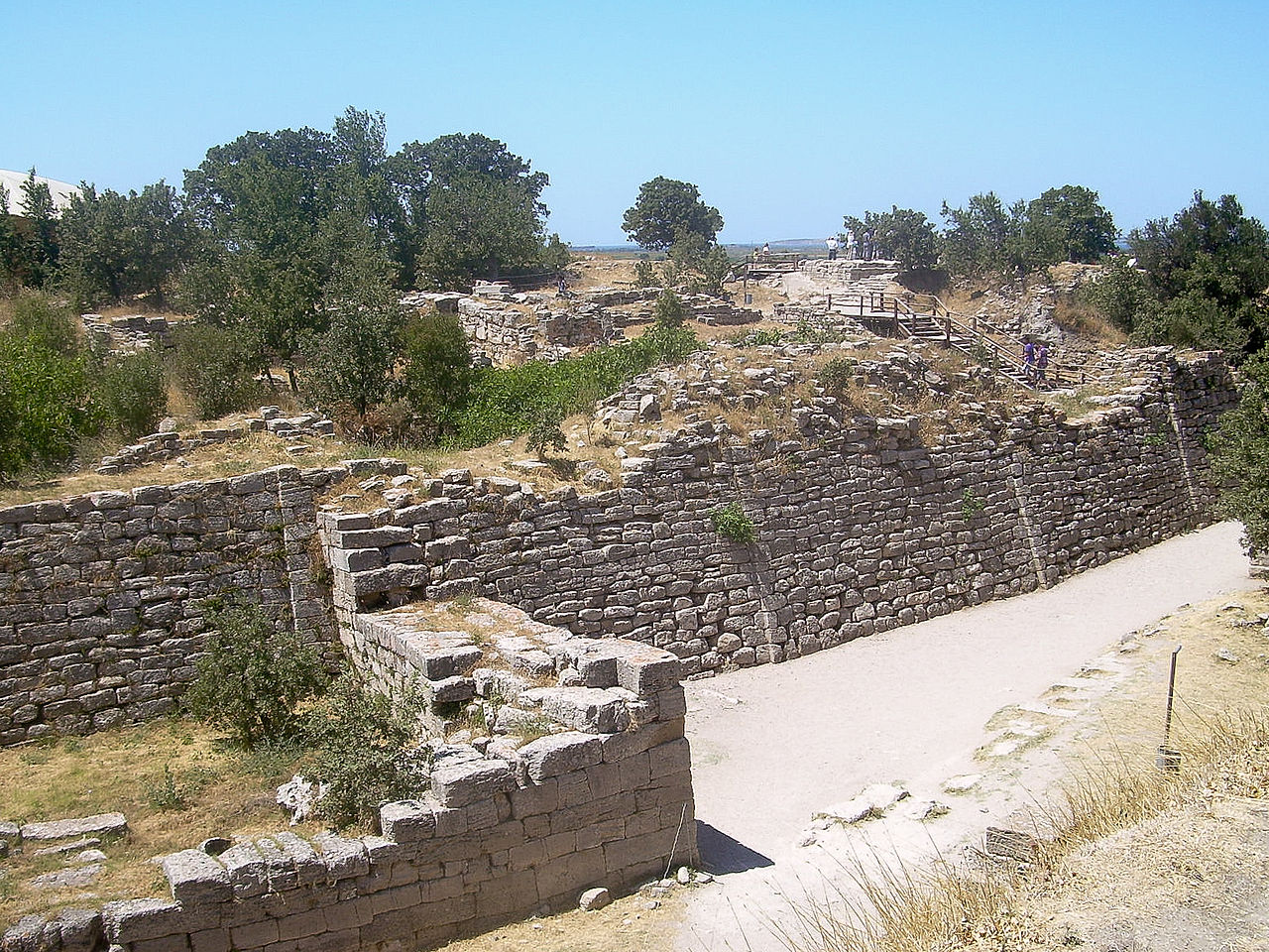 1280px-walls_of_troy_2.jpg 1280px-walls_of_troy_2.jpg