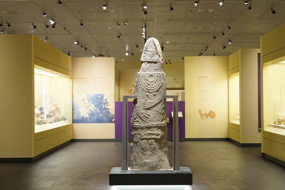 es_-_menhir_2.jpg es_-_menhir_2.jpg