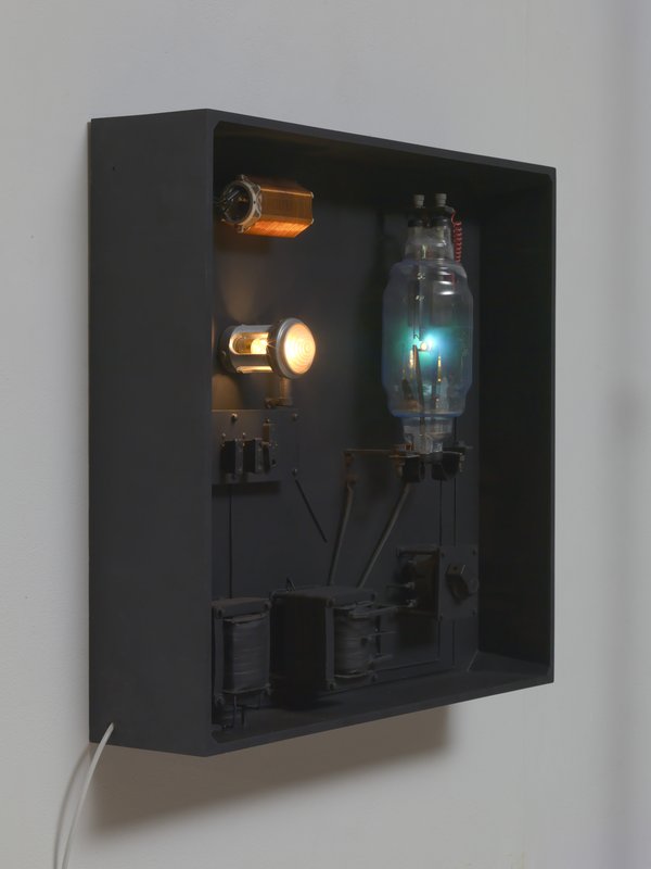 takis-tate_modern.jpg takis-tate_modern.jpg