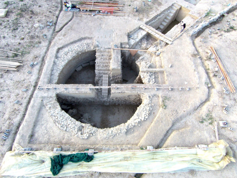 tomb4.jpg tomb4.jpg