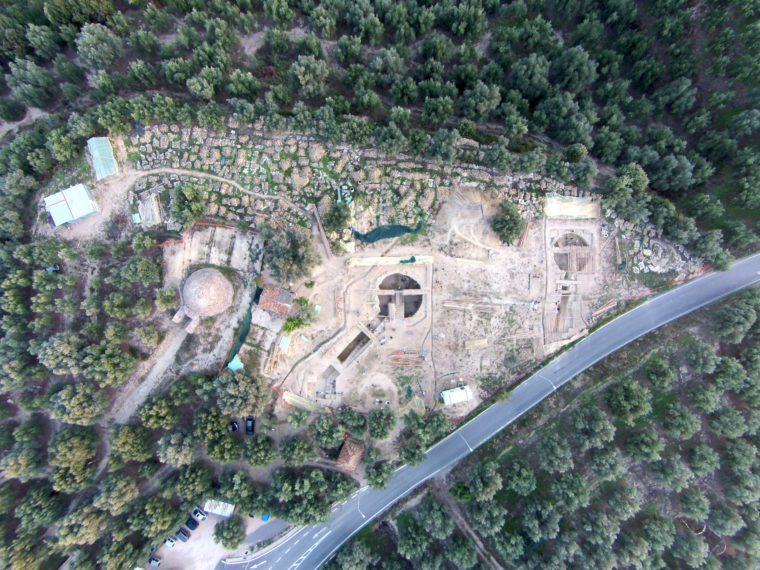 tomb5.jpg tomb5.jpg