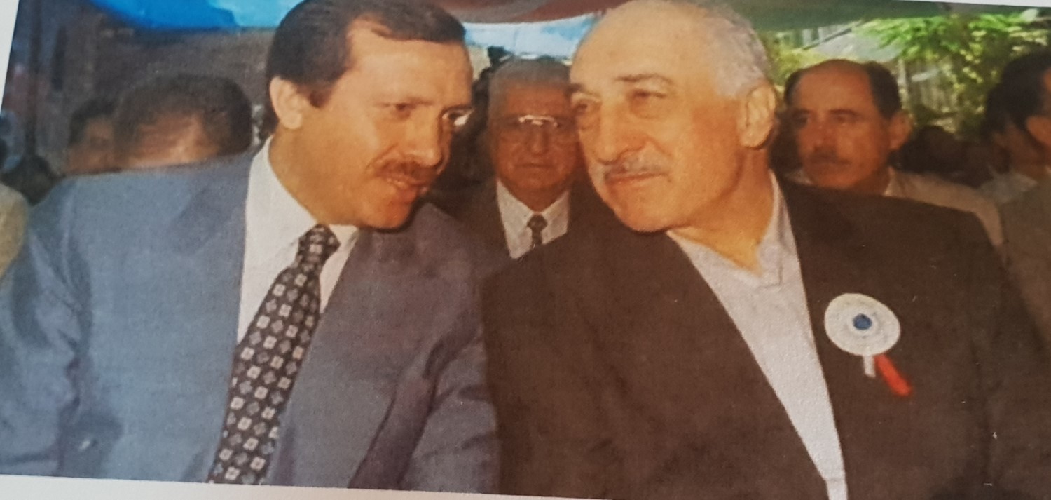 3gfl023.jpg Ο Ερντογάν με τον Γκιουέλν, άλλοτε συνεργάτες κατά του κεμαλικού στρατιωτικού κατεστημένου