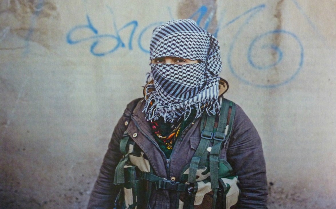 3gfl042.jpg Γυναίκα αγωνίστρια του PKK