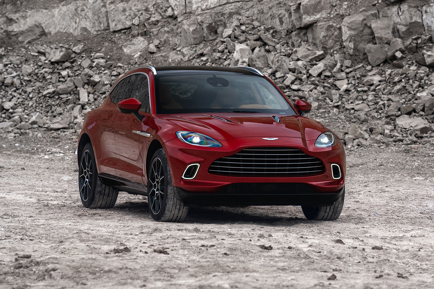 aston_martin_dbx_05_copy.jpg aston_martin_dbx_05_copy.jpg