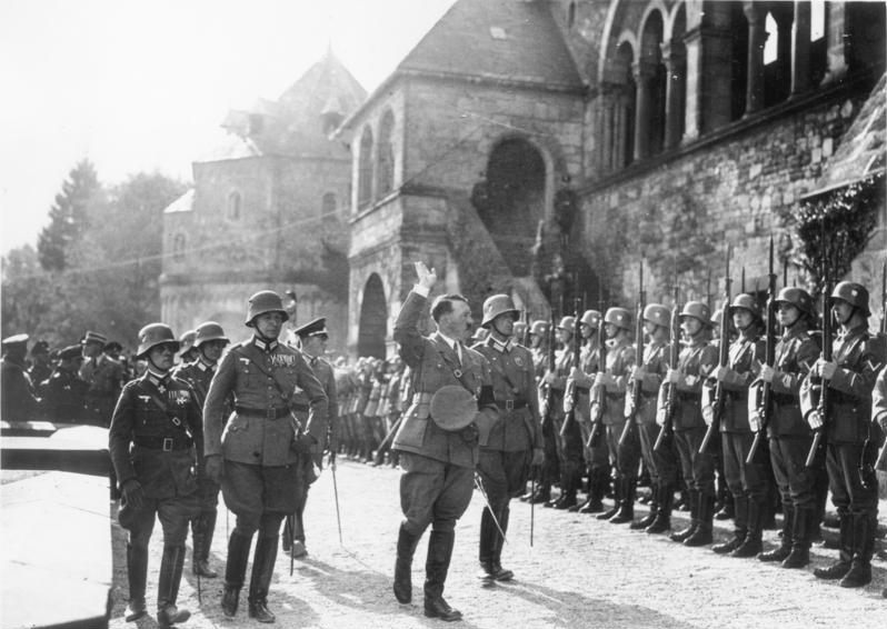 bundesarchiv_bild_183-1987-0313-503_goslar_hitler_schreitet_ehrenkompanie_ab.jpg bundesarchiv_bild_183-1987-0313-503_goslar_hitler_schreitet_ehrenkompanie_ab.jpg