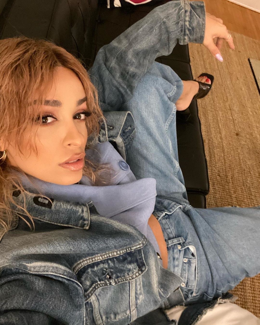 foureira_la1.jpg foureira_la1.jpg