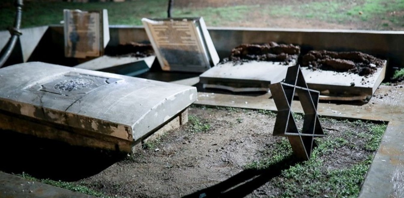 Βεβήλωση μνημείου στο εβραϊκό  νεκροταφείο το οποίο βρίσκεται εντός του ΑΠΘ