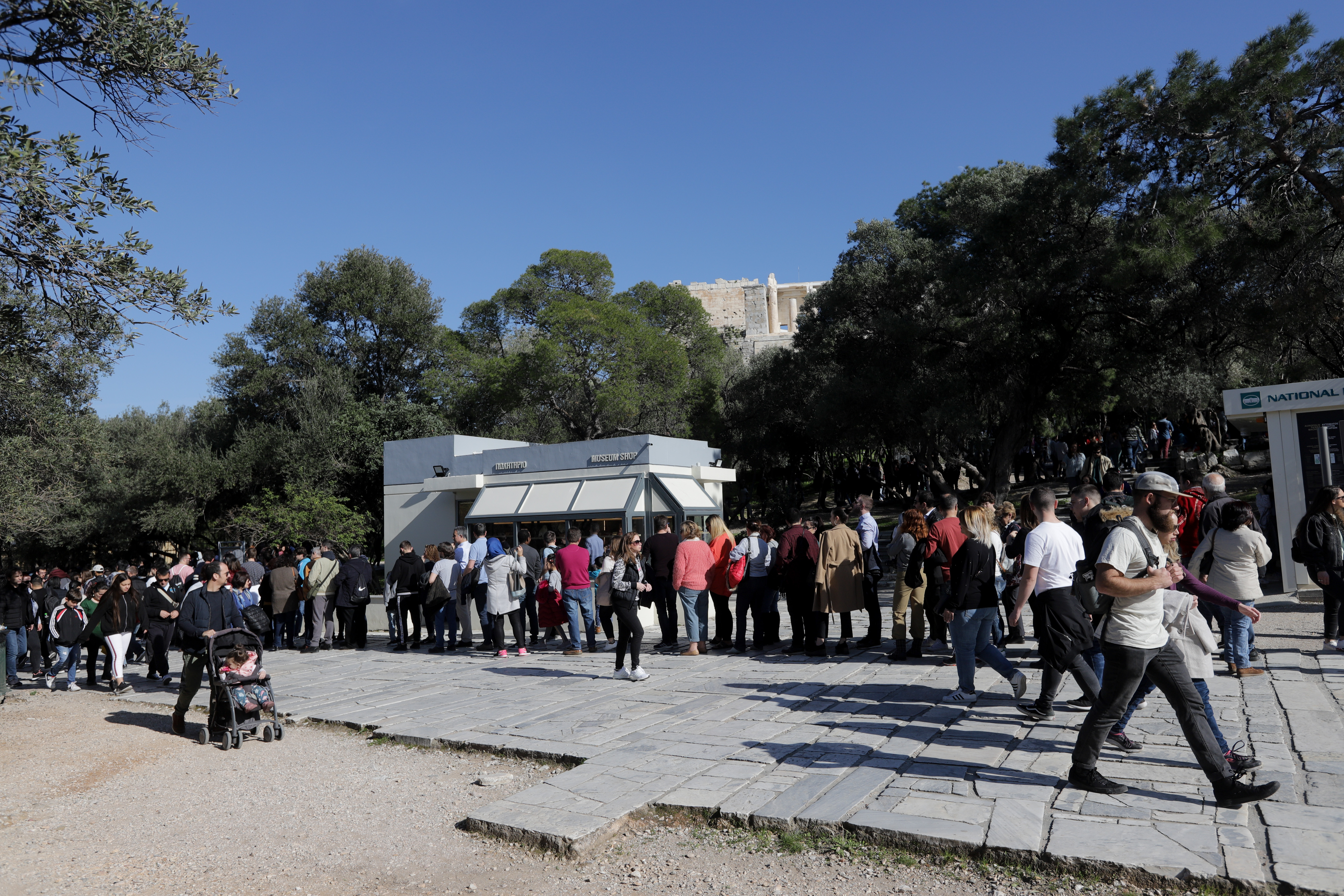 akropoli-touristes3.jpg Ακρόπολη, τουρίστες