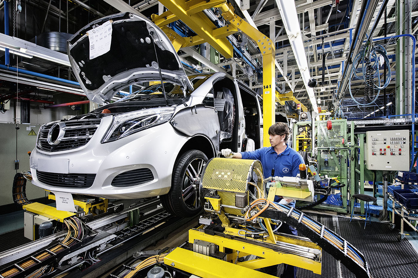 daimler_-_mercedes_production_14_copy.jpg