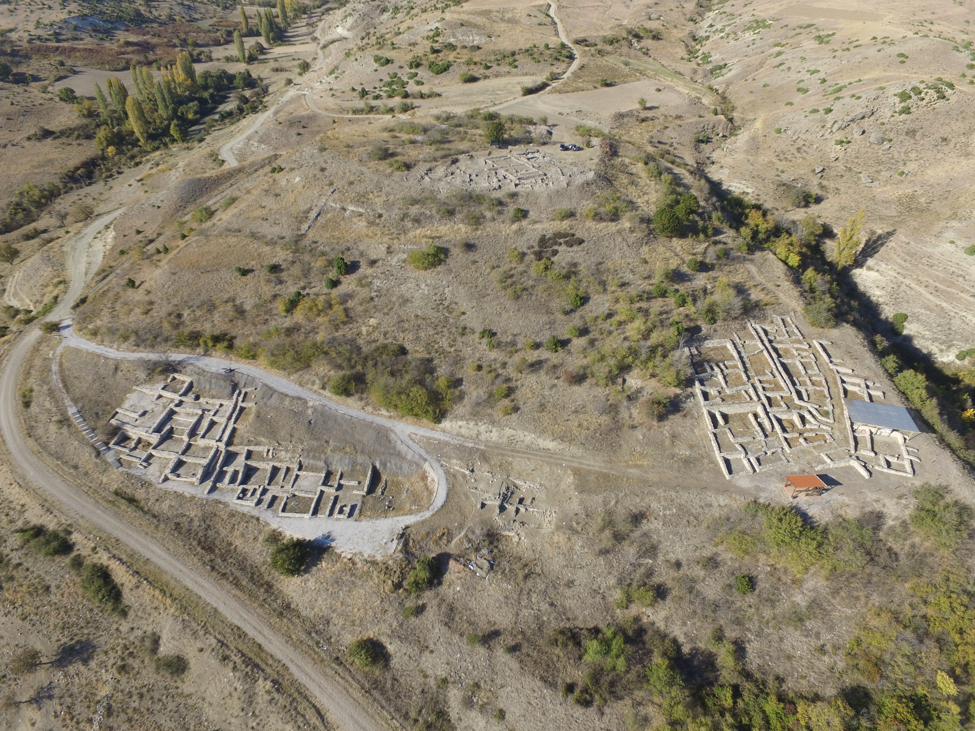 panoramiki_arhaiologikoy_horoy_petron.jpg panoramiki_arhaiologikoy_horoy_petron.jpg
