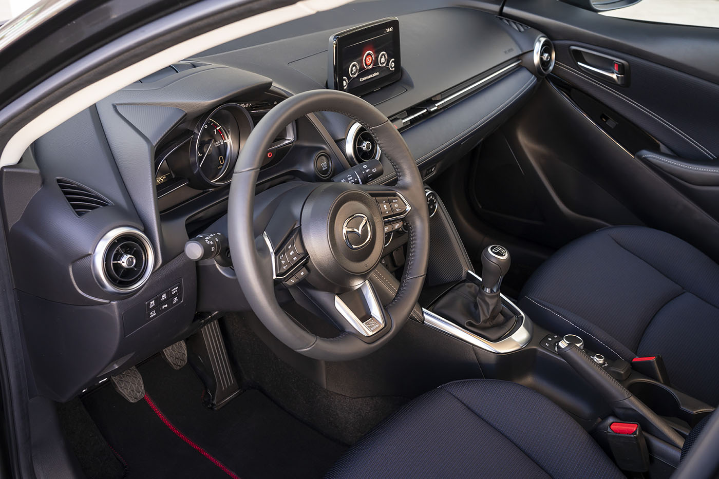 2020_mazda2_interior_3_copy.jpg 2020_mazda2_interior_3_copy.jpg